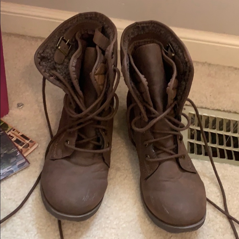 Brown lace up combat boots NWOT